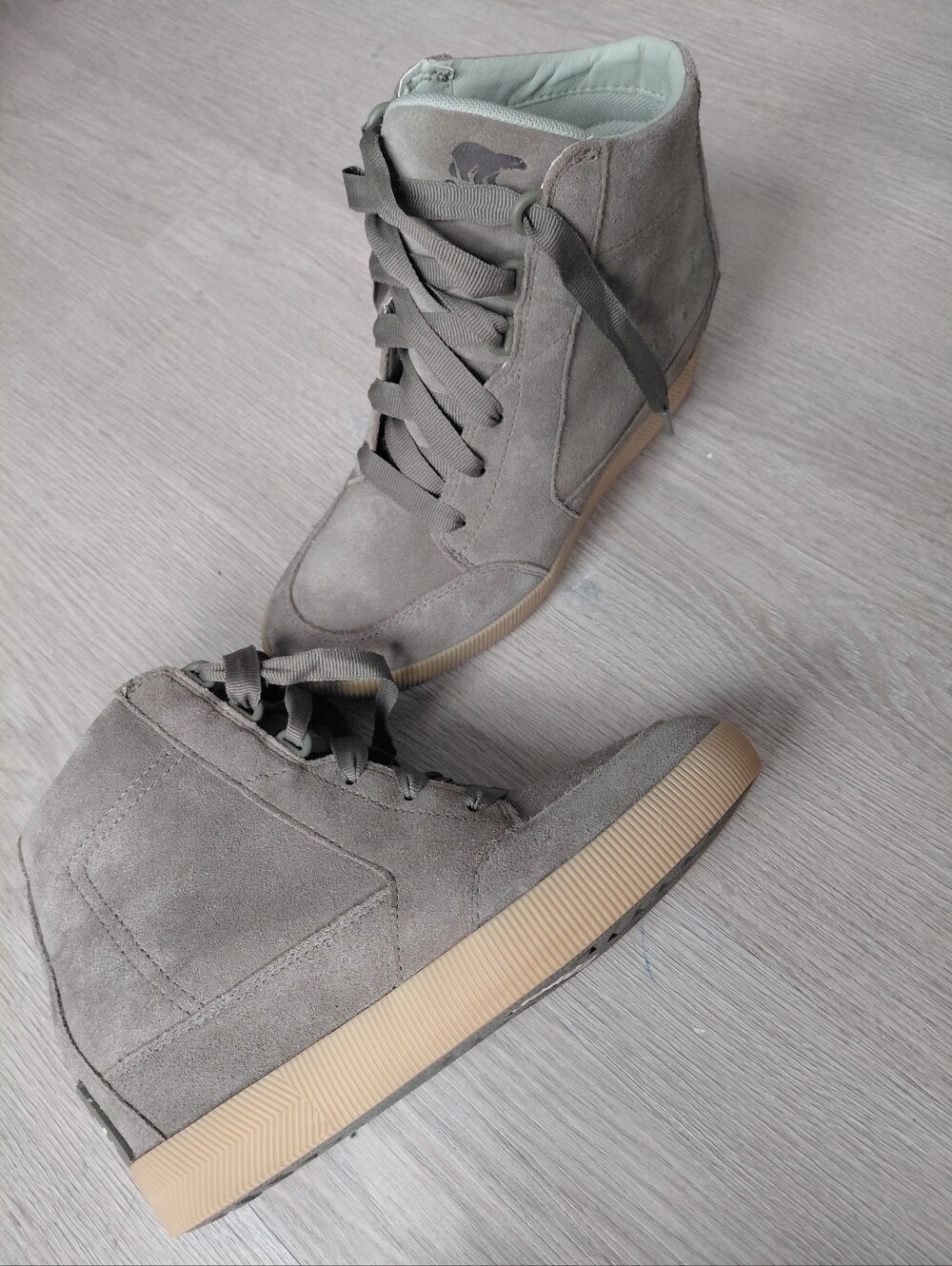 Sorel Olive Green Suede Wedge Sneaker with Orange Insole Size 7.5